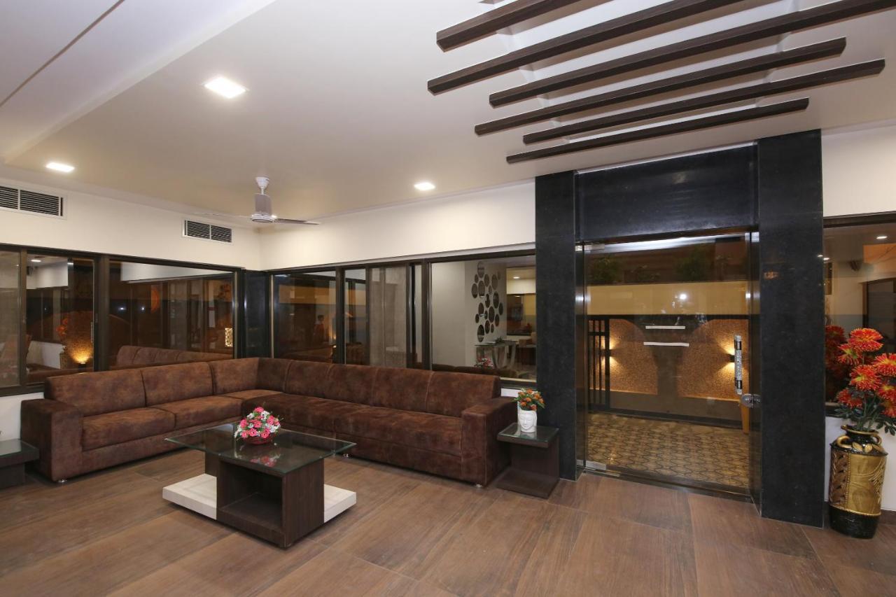 Capital O 36691 Hotel Aashirwad Inn Jabalpur Buitenkant foto